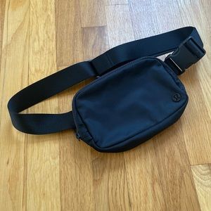 NWOT Lululemon Everywhere Belt Bag